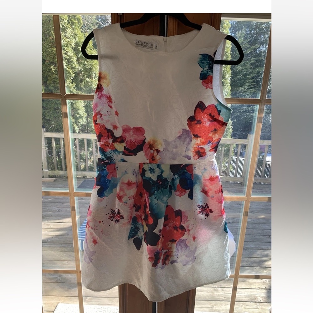 White Floral Fit & Flare Mini Dress Size Medium